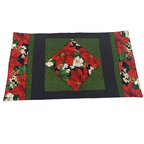 Christmas Placemats Set of 4 Holiday Poinsettia Quilted Fabric Red Green - Picture 2 of 8